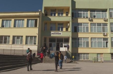 В Пещера ОУ “ Л. Каравелов“ преустанови присъствения образователен процес за учениците от І до Х клас