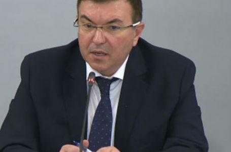 Фитнесите затварят, плувните басейни не