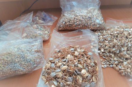 Над 3.7 кг златни бижута, укрити в бельото на петима пътници, откриха митническите служители на МП Капитан Андреево