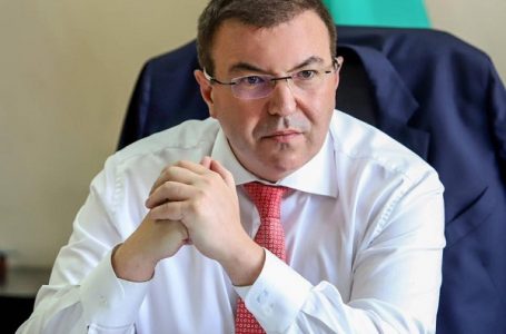 Министър Костадин Ангелов стана първият ваксиниран българин срещу COVID-19