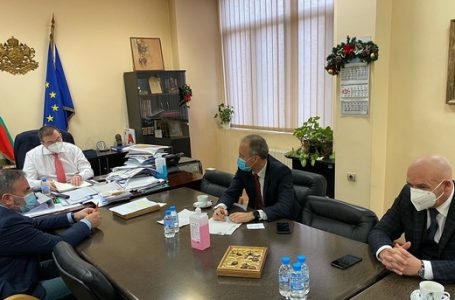 21% от учителите ще се ваксинират, предстои масаво тестване на работещите в образователната сфера