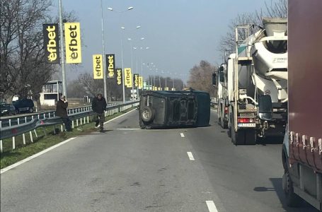 Самокатастрофирал е джип в Пазарджик