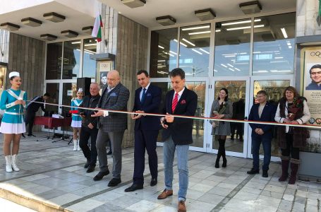 Министърът на младежта и спорта Красен Кралев откри в Пазарджик ремонтираната спортна зала „Васил Левски“