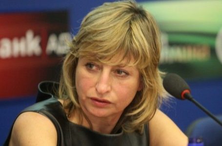 Мира Радева: Радев стои като генерал, а реагира като малко момче.