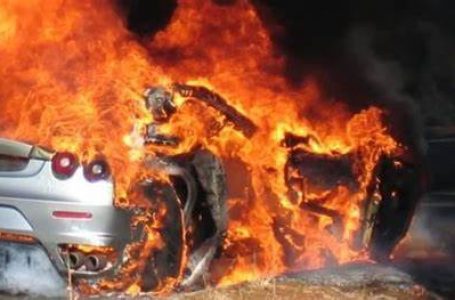 Мъж е задържан, след като запалил кола във Велинград