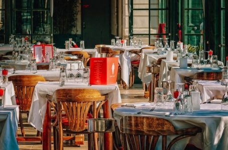 Заведенията отварят, но с предизвестие