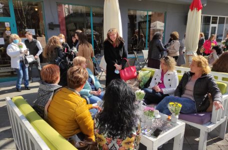 Вицепремиерът Екатерина Захариева поздрави дамите в Пазарджик по случай 8 март