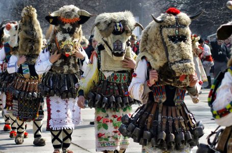 В събота кукери ще гонят злите сили в град Пещера