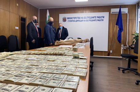 Печатат фалшиви милиони евро и долари в София