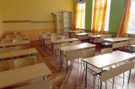 Ето кои класове се връщат в училище днес