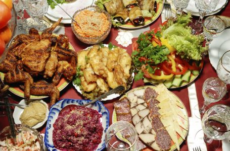 8 седмици преди Великден са Месни Заговезни – Неделя месопустна