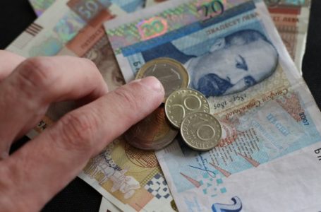 Пенсиите се вдигат от Коледа, бонусът от 120 лв ще важи до края на годината