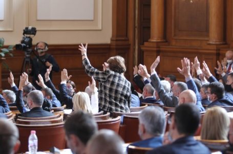 Депутатите приеха оставката на кабинета на Борисов