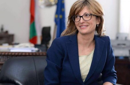 Екатерина Захариева: Пожелавам на всички юристи да съхранят своето вдъхновение и кураж в мисията им да търсят справедливост