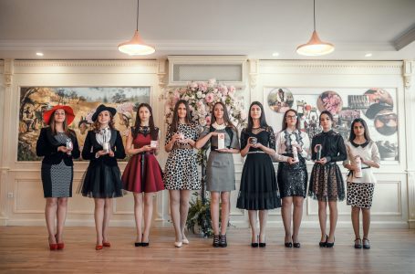 Претендентките в конкурса „Царица на Розата – Карлово 2021“ посетиха „Българска Роза“ АД