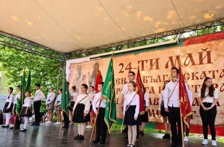 Пещера почете силата на просветата