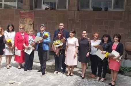 Девет педагози от област Пазарджик получиха почетни грамоти „Неофит Рилски“