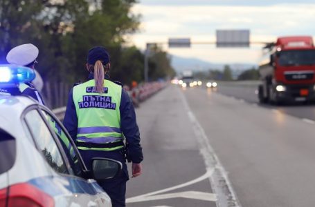 Катастрофа от два камиона затвори пътя Велинград-Варвара