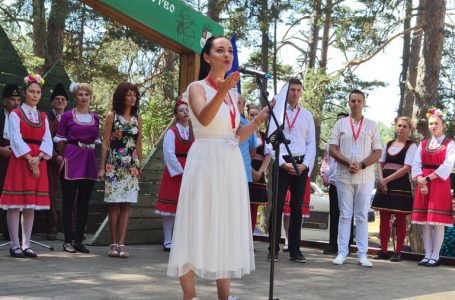 Руса Каврошилова : Прекланям се пред всички участници в събора- носители на българското!