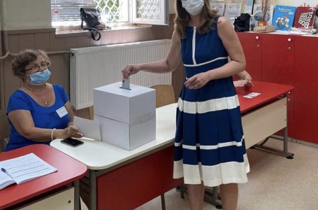 Екатерина Захариева: “Гласувах, за да се върнем към нормалността и да спрем този хаос в последните 2 месеца.”