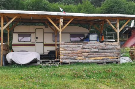 Трима непълнолетни обрали каравана във Велинград