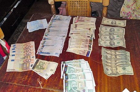 64-годишна лихварка от Пещера е задържана, иззети са хиляди евро и левове