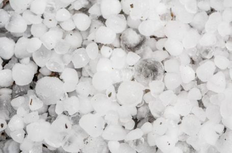 Гръмотевични бури и градушки отново удрят България