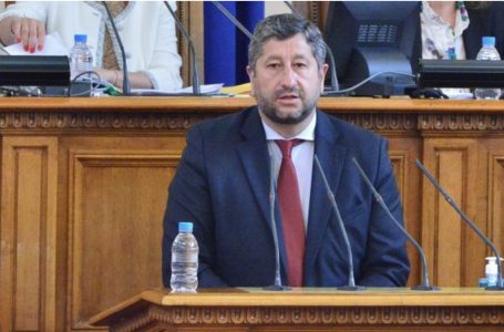 ДБ поиска трима министри в бъдещия кабинет