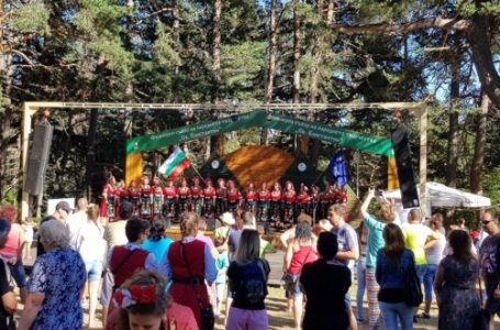 На Свети Константин : Два дни споделена радост от красотата на българските народни песни, танци, обичаи