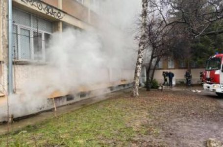 Група деца запали навес в училище в село Ковачево