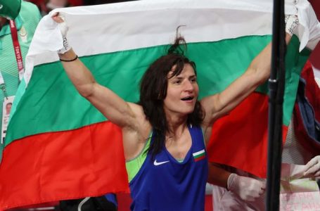 Тържествено посрещане на олимпийската шампионка Стойка Кръстева в Добрич