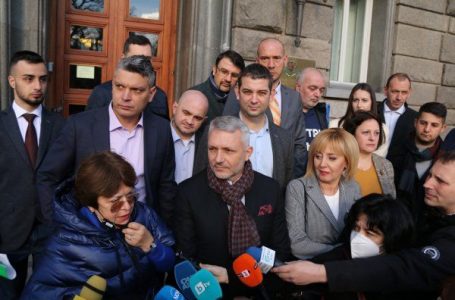 Всички панически бягат от Мая Манолова! И „Волт” напуснаха коалицията