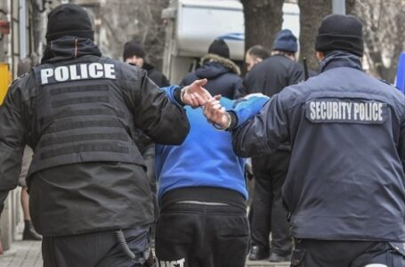 Два ромски рода се сбиха в Карловско, шестима са задържани