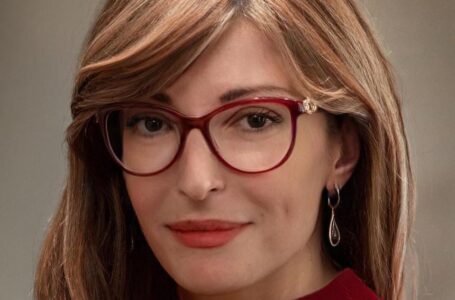 Екатерина Захариева: Нелепи са призивите за промени в Конституцията заради един човек