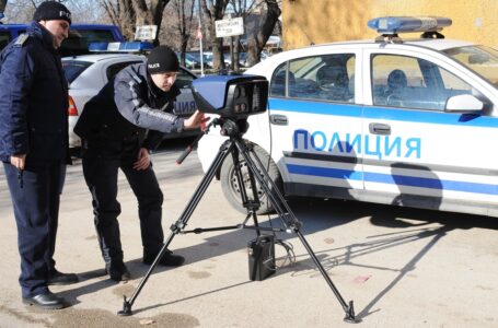 От днес патрулки с триноги и камери дебнат трафика