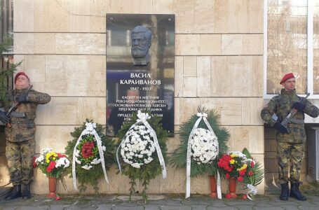 В Карлово тържествено бяха отбелязани 144 години първи Градски съвет