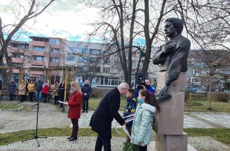 Пещера почете паметта на Апостола