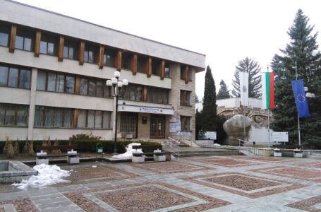 Община Велинград няма да плати за снегопочистването за февруари