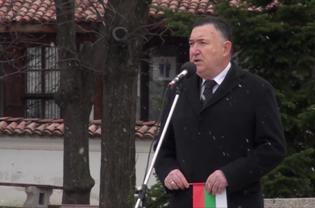 Д-р Емил Кабаиванов: Днес се прави опит с оръжие да бъдат прекроени границите на следвооенна Европа
