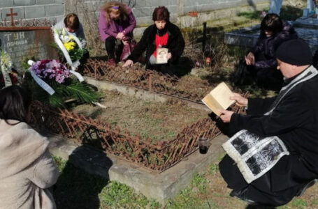 Карловци почехота паметта на знаменитата пъшественичка и родолюбка Анка Ламбрева
