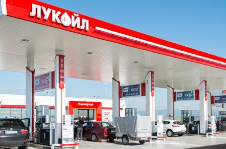 „Лукойл“: Рафинерията работи на пълен капацитет, няма проблем с доставките