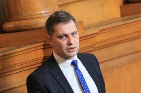 Александър Сиди: Кирил Петков разказва приказки, той живее в друг свят