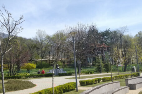 В Карлово грейва трибагреник от цветя