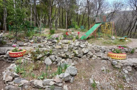 Жители на Карлово облагородиха мястото около “Кръста” над града