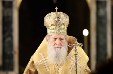 Оперираха патриарх Неофит