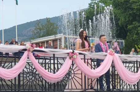Карлово чества празника на маслодайната роза и красотата