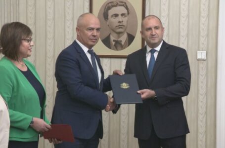 Румен Радев връчи третия мандат на БСП
