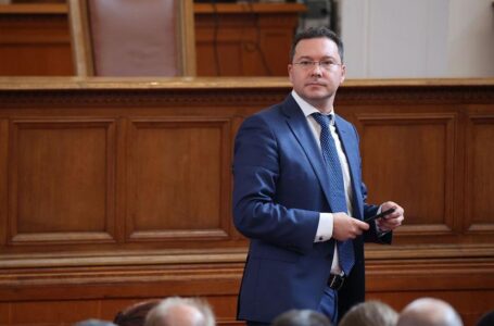 Даниел Митов за ПП: Дойдоха без програма, тръгват си с празна папка
