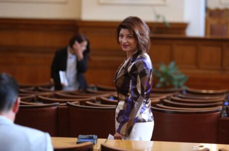 Атанасова: Единственият изход са предсрочни избори и правителство, формирано зад ценности
