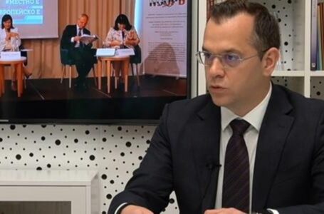 Формацията на Петков и Василев и кметът на Добрич в спор за слогана “Продължаваме Промяната”